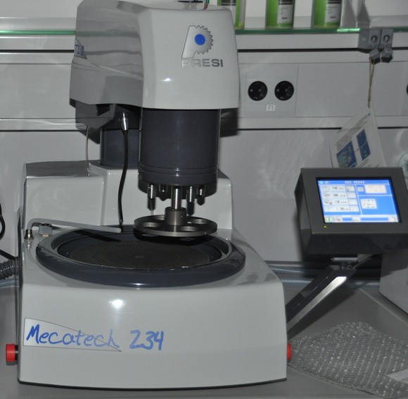 Schleif- und Poliermaschine